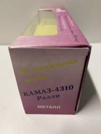 Neuvostoajan metalliauto 1/43 mitoissa. Edelleen alkuperäispakkauksessa.