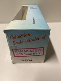 Neuvostoajan metalliauto 1/43 mitoissa. Edelleen alkuperäispakkauksessa.