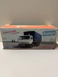 Neuvostoajan metalliauto 1/43 mitoissa. Edelleen alkuperäispakkauksessa.