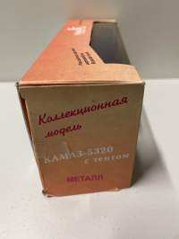Neuvostoajan metalliauto 1/43 mitoissa. Edelleen alkuperäispakkauksessa.
