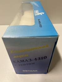Neuvostoajan metalliauto 1/43 mitoissa. Edelleen alkuperäispakkauksessa.