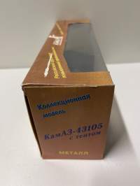 Neuvostoajan metalliauto 1/43 mitoissa. Edelleen alkuperäispakkauksessa.