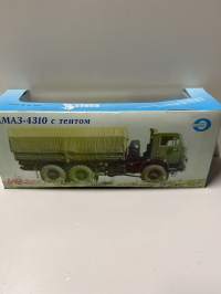 Neuvostoajan metalliauto 1/43 mitoissa. Edelleen alkuperäispakkauksessa.