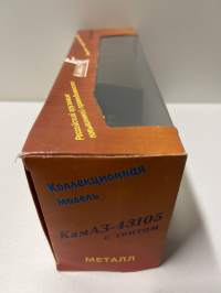 Neuvostoajan metalliauto 1/43 mitoissa. Edelleen alkuperäispakkauksessa.