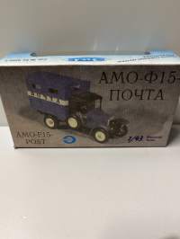 Neuvostoajan metalliauto 1/43 mitoissa. Edelleen alkuperäispakkauksessa.