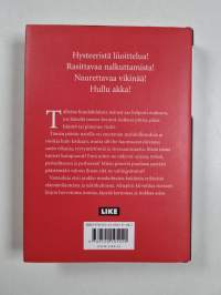 Hullu akka! : kirjoituksia naiseuden pimeältä puolelta