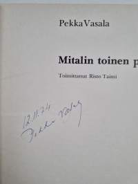 Mitalin toinen puoli (signeerattu)