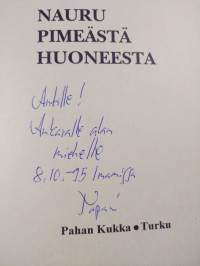 Nauru pimeästä huoneesta (signeerattu, tekijän omiste)