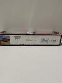 Neuvostoajan metalliauto 1/43 mitoissa. Edelleen alkuperäispakkauksessa.