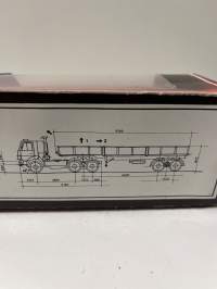 Neuvostoajan metalliauto 1/43 mitoissa. Edelleen alkuperäispakkauksessa.