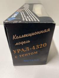 Neuvostoajan metalliauto 1/43 mitoissa. Edelleen alkuperäispakkauksessa.