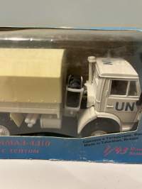 Neuvostoajan metalliauto 1/43 mitoissa. Edelleen alkuperäispakkauksessa.