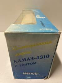 Neuvostoajan metalliauto 1/43 mitoissa. Edelleen alkuperäispakkauksessa.