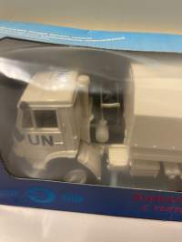 Neuvostoajan metalliauto 1/43 mitoissa. Edelleen alkuperäispakkauksessa.