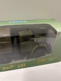 Neuvostoajan metalliauto 1/43 mitoissa. Edelleen alkuperäispakkauksessa.