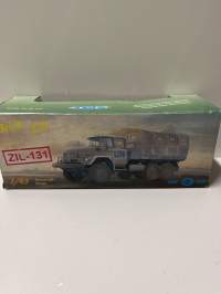 Neuvostoajan metalliauto 1/43 mitoissa. Edelleen alkuperäispakkauksessa.