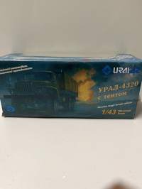 Neuvostoajan metalliauto 1/43 mitoissa. Edelleen alkuperäispakkauksessa.