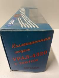 Neuvostoajan metalliauto 1/43 mitoissa. Edelleen alkuperäispakkauksessa.
