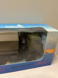 Neuvostoajan metalliauto 1/43 mitoissa. Edelleen alkuperäispakkauksessa.