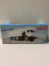 Neuvostoajan metalliauto 1/43 mitoissa. Edelleen alkuperäispakkauksessa.