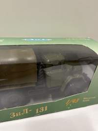 Neuvostoajan metalliauto 1/43 mitoissa. Edelleen alkuperäispakkauksessa.