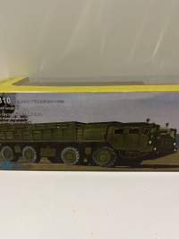 Neuvostoajan metalliauto 1/43 mitoissa. Edelleen alkuperäispakkauksessa.