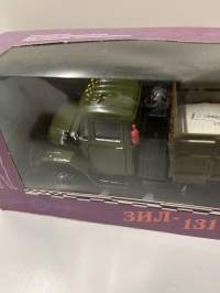 Neuvostoajan metalliauto 1/43 mitoissa. Edelleen alkuperäispakkauksessa.