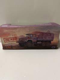 Neuvostoajan metalliauto 1/43 mitoissa. Edelleen alkuperäispakkauksessa.