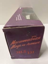 Neuvostoajan metalliauto 1/43 mitoissa. Edelleen alkuperäispakkauksessa.