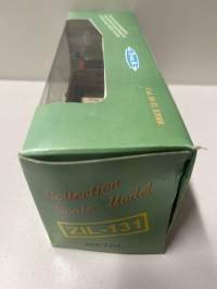 Neuvostoajan metalliauto 1/43 mitoissa. Edelleen alkuperäispakkauksessa.