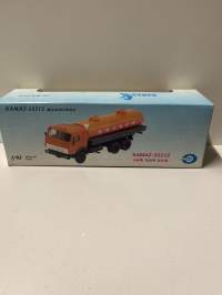 Neuvostoajan metalliauto 1/43 mitoissa. Edelleen alkuperäispakkauksessa.