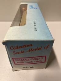 Neuvostoajan metalliauto 1/43 mitoissa. Edelleen alkuperäispakkauksessa.