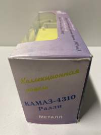 Neuvostoajan metalliauto 1/43 mitoissa. Edelleen alkuperäispakkauksessa.