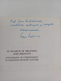 In Search of Meaning and Identity : Conversion to Christianity in Pakistani Muslim Culture (signeerattu, tekijän omiste)