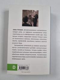 Kuvassa keskellä Jukka Virtanen