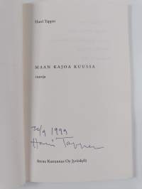 Maan kajoa kuussa : runoja (signeerattu)