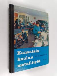 Kansalaiskoulun metallityöt (signeerattu, tekijän omiste)