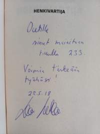 Henkivartija (signeerattu, tekijän omiste)