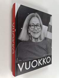 Vuokko : muotoilija Vuokko Nurmesniemen elämä ja ura