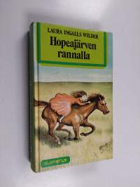 Hopeajärven rannalla