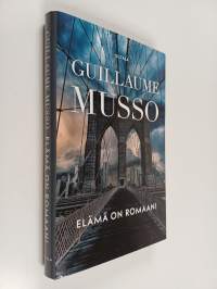 Elämä on romaani