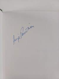 Lutakon tyylikäs leidi ja muuta kävelijän Jyväskylää (signeerattu)