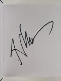 One-liners of memory (signeerattu)