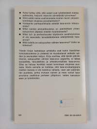 Naisen luokkakuva : 8 otosta