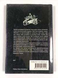 Nainen pimeässä