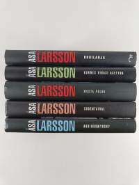 Åsa Larsson-paketti (5 kirjaa) : Aurinkomyrsky ; Sudentaival ; Musta polku ; Kunnes vihasi asettuu ; Uhrilahja