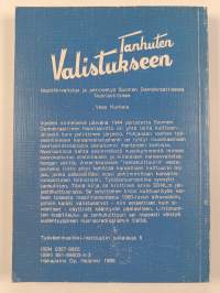 Tanhuten valistukseen : musiikkivalistus ja perinnetyö Suomen demokraattisessa nuorisoliitossa (signeerattu, tekijän omiste)