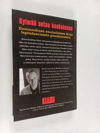 Punakone ja vaahteranlehti