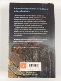 Siniviittainen nainen