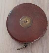 WW1 (1918) British Army /| Leather Bound Tape Measure 1918 sodanaikainen rullamitta
